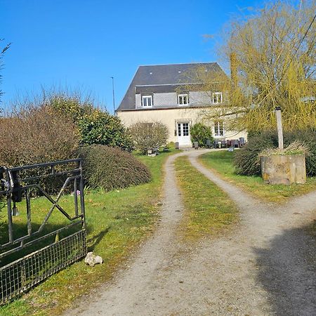 Au Petit Paradis Sainte-Gauburge-Sainte-Colombe Eksteriør billede