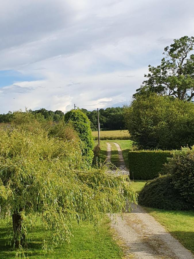Au Petit Paradis Sainte-Gauburge-Sainte-Colombe Eksteriør billede