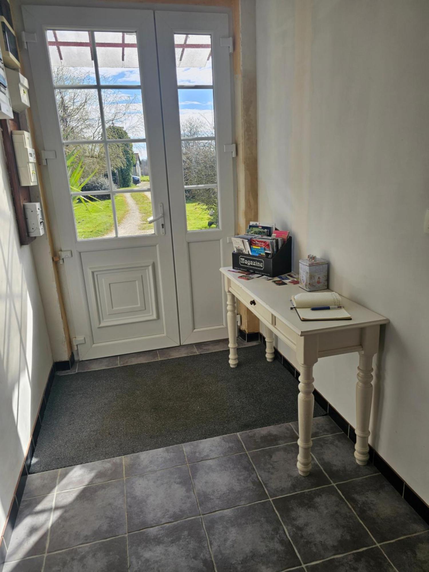 Au Petit Paradis Sainte-Gauburge-Sainte-Colombe Eksteriør billede