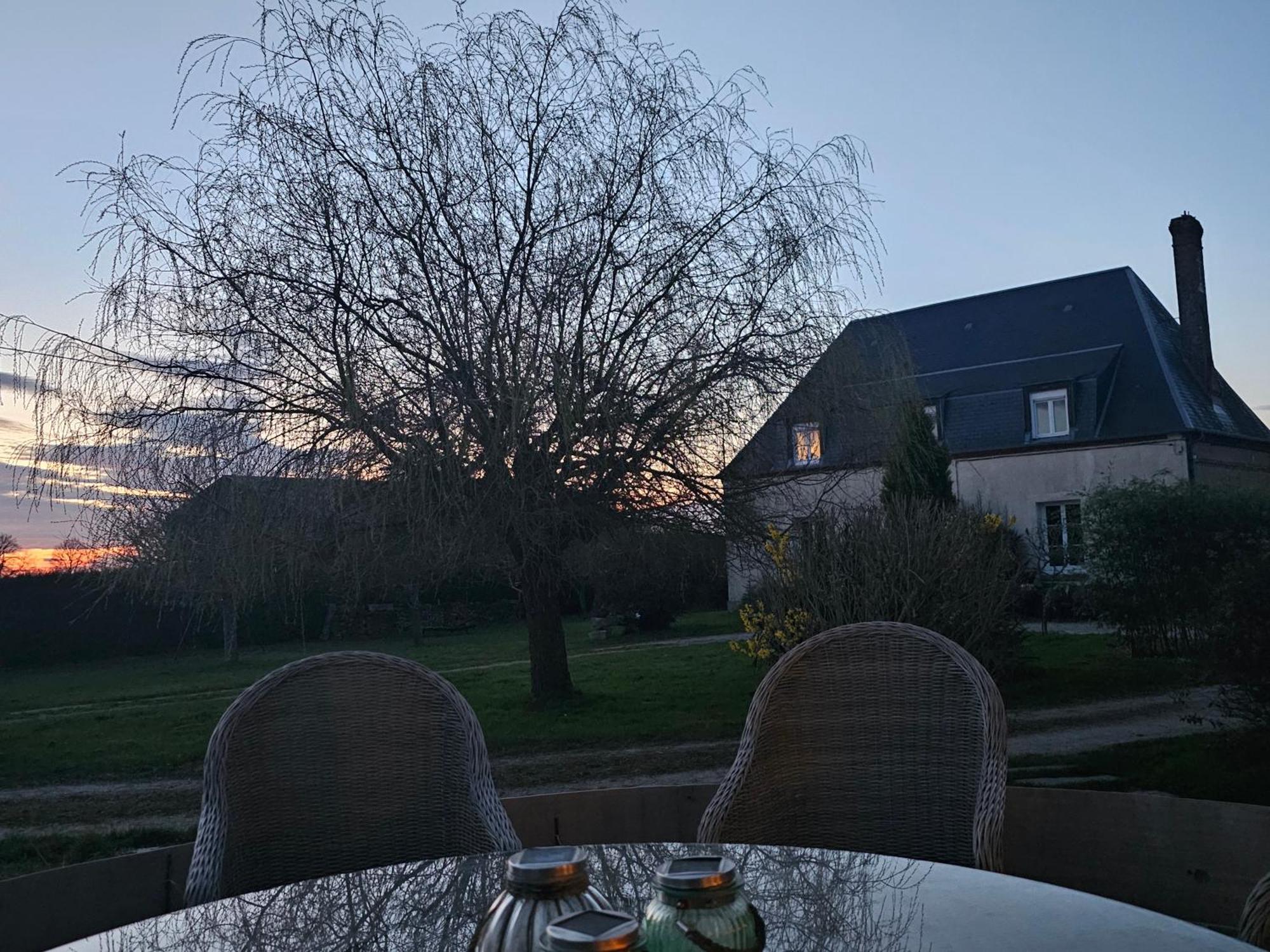 Au Petit Paradis Sainte-Gauburge-Sainte-Colombe Eksteriør billede